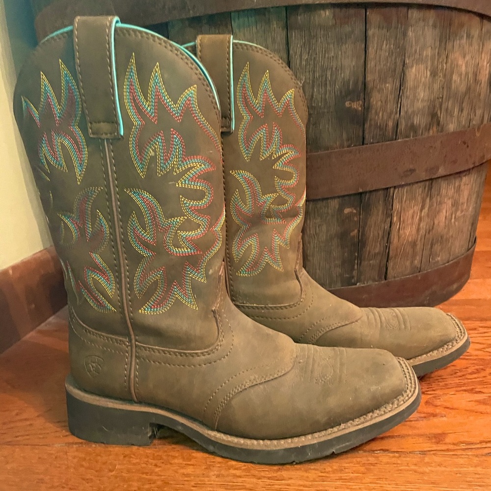 Women’s Ariat casual boots